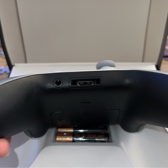 Wireless Controller - Silver - Picture 6 of 7